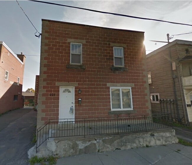 Building Photo - 241-241 William St Unit 3-241