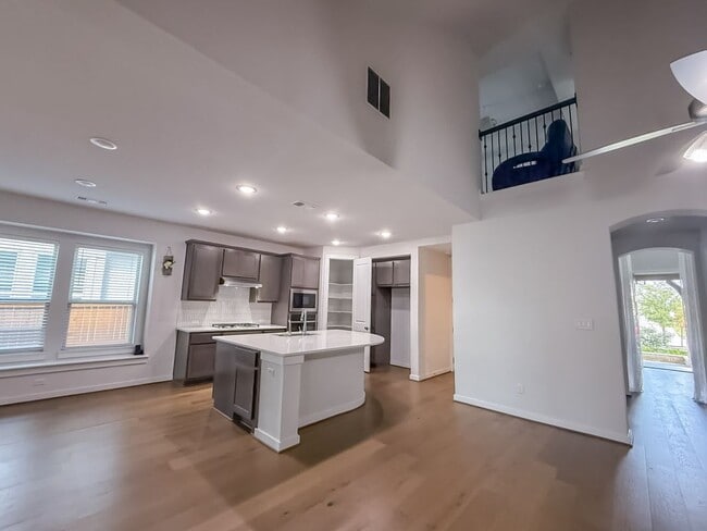 Photo - 112 Rosebush Dr
