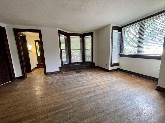 Photo - 321 N Indiana Ave