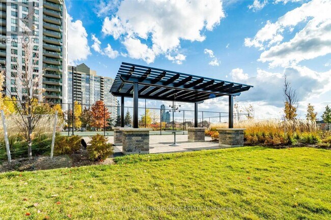 Photo - 349 Rathburn Rd W Unité 710