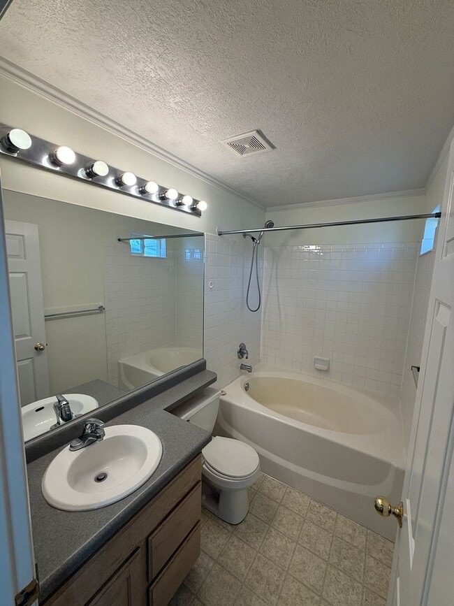 Photo - 5 Bedroom Home in Herriman; 2700 sq ft; Open Floor Plan