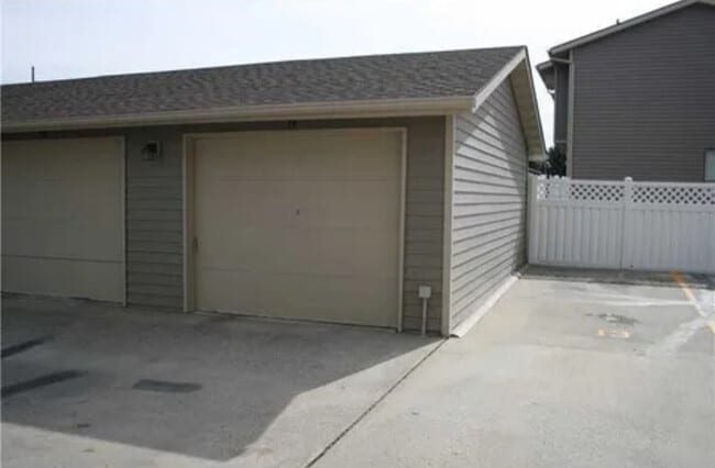 Single detached garage - 3420 Granger Ave S Unit #14