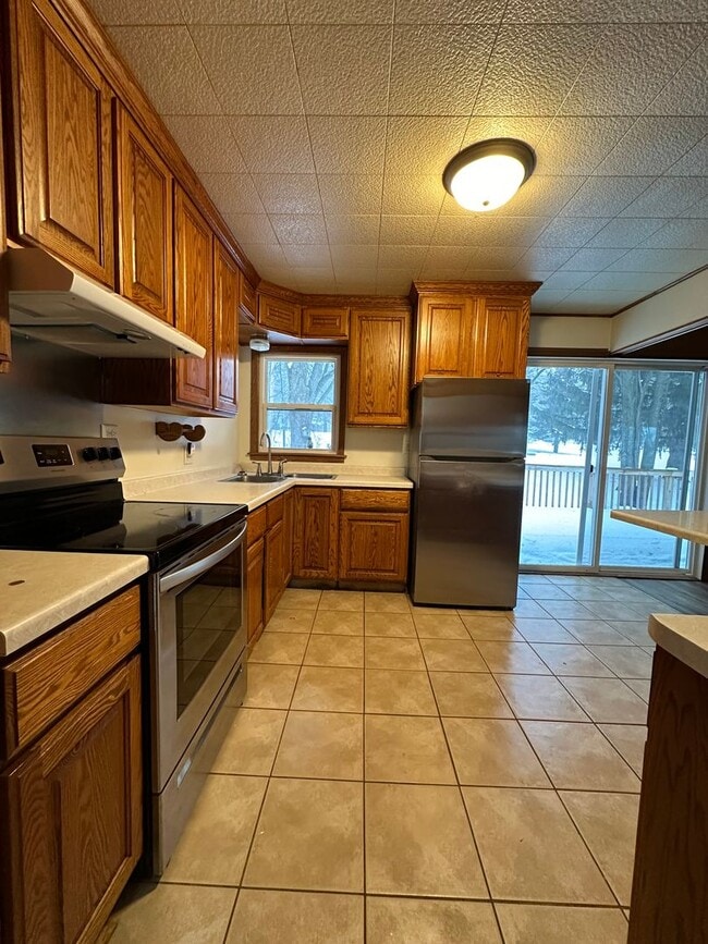Building Photo - 2 Bed / 2 Bath Home in Baraboo, WI