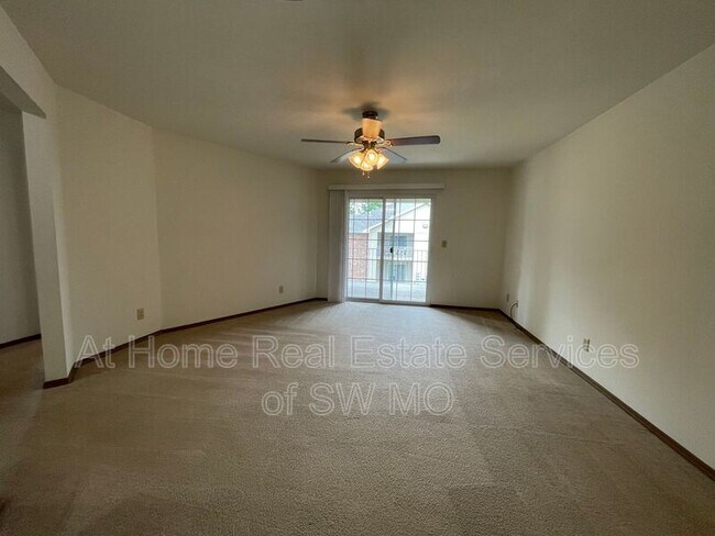 Photo - 877 N 22nd St