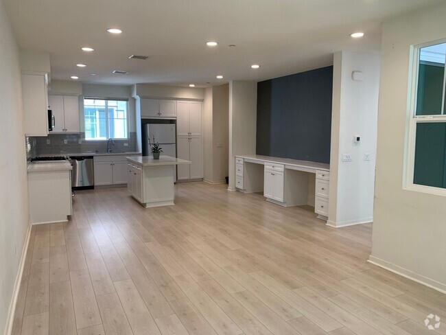 Building Photo - Updated 3 Bedroom Townhome in Tustin