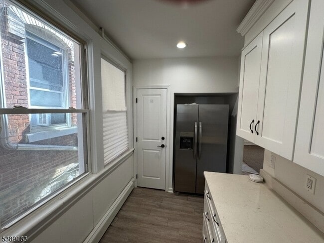 Photo - 54 W Somerset St