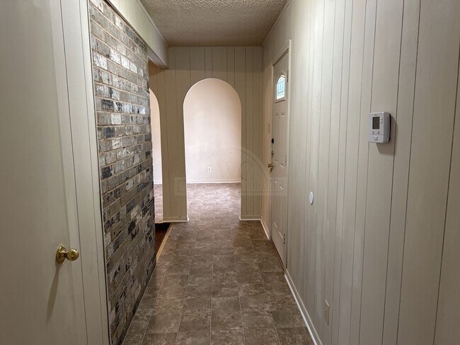 Photo - 2103 Omega Cir
