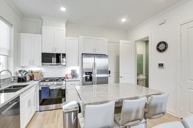 Photo - 5111 Briscoe St