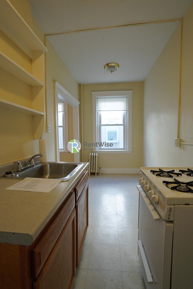 Photo - 224 Kelton St Unit 10