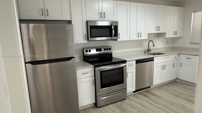 Photo - 411 SE 10th St Unit 3
