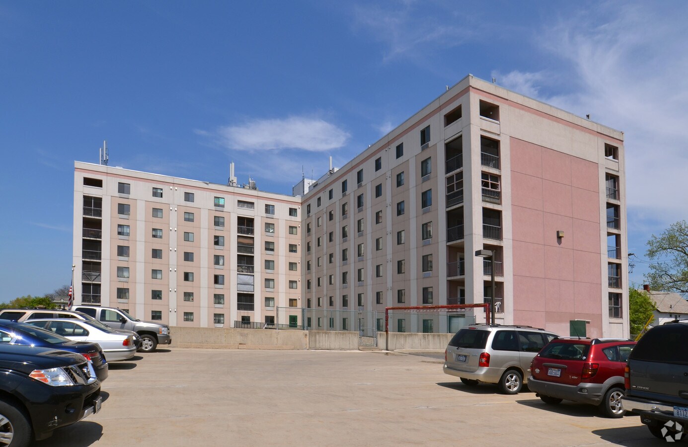 Aparcamiento - Schaffer Heights Senior Apartments