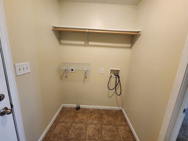 Photo - Large 5 Bedroom Home & Pets Welcome*