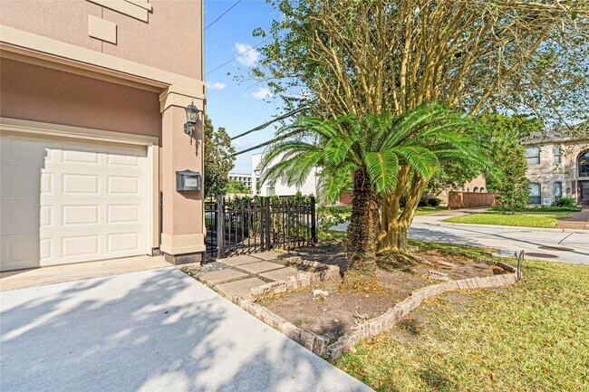 Photo - 112 White Dr