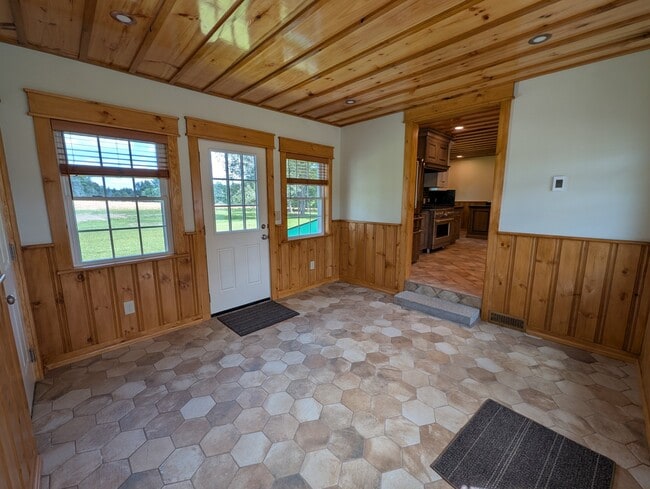 211 Pine Hill Rd