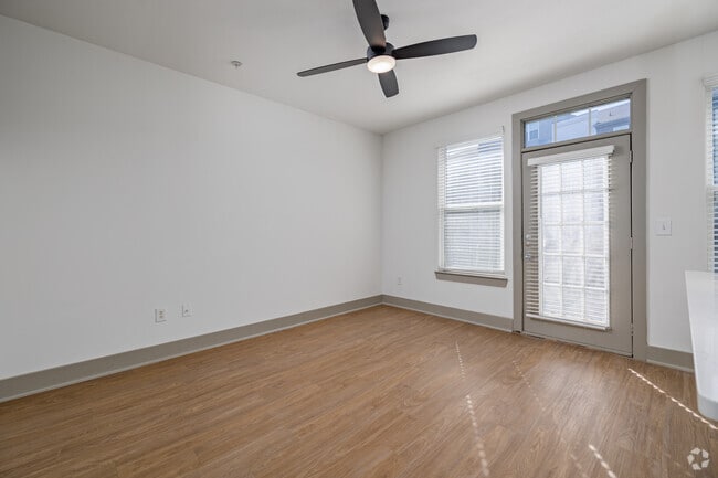 1BR, 1BA - 600SF - Living Room