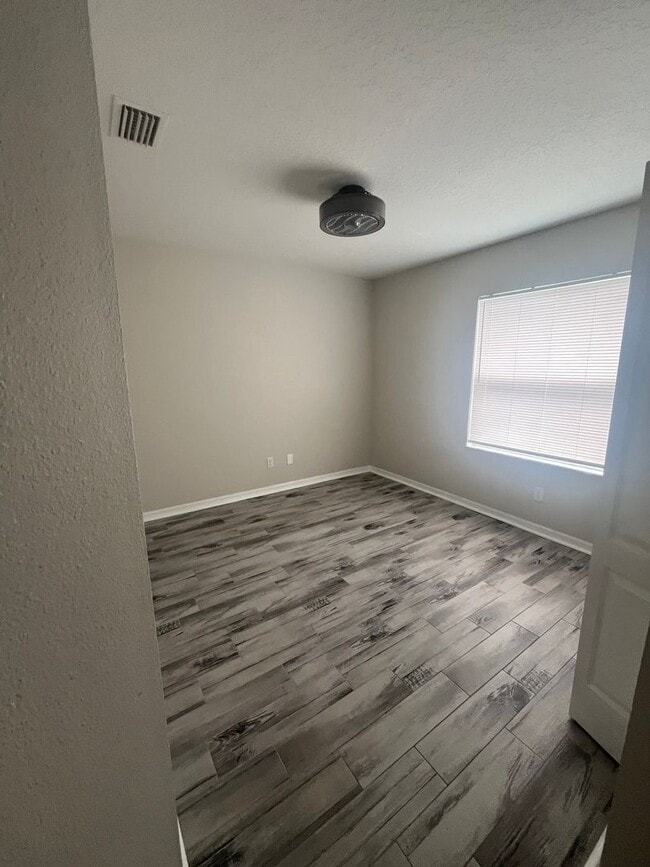 Photo - Nice 3 Bedroom 2 Bath Fenced in yard!