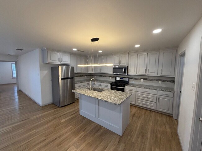 Luxurious Two-Bedroom Townhome Located In Lincoln 16!