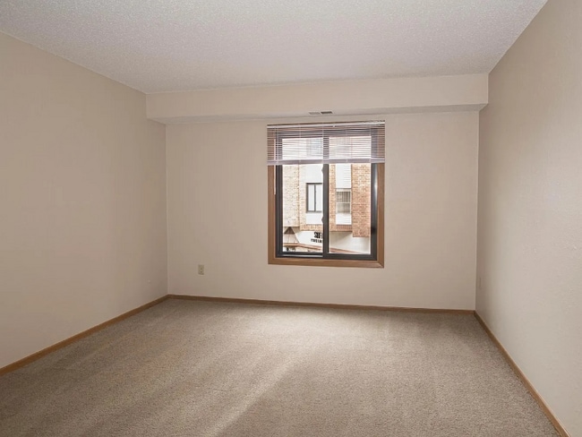 Building Photo - 2015 Central Ave NE