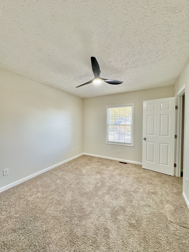 Photo - 550 Norwood Dr