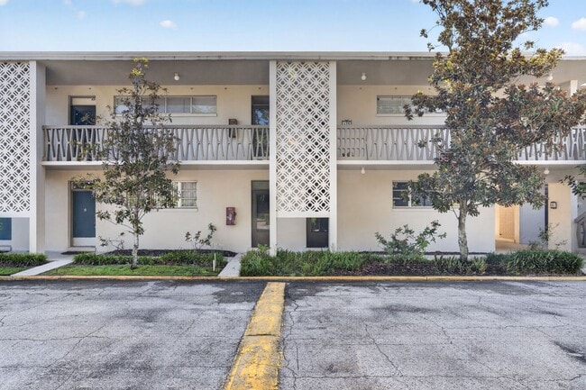 Building Photo - 55+ Winter Park Condo