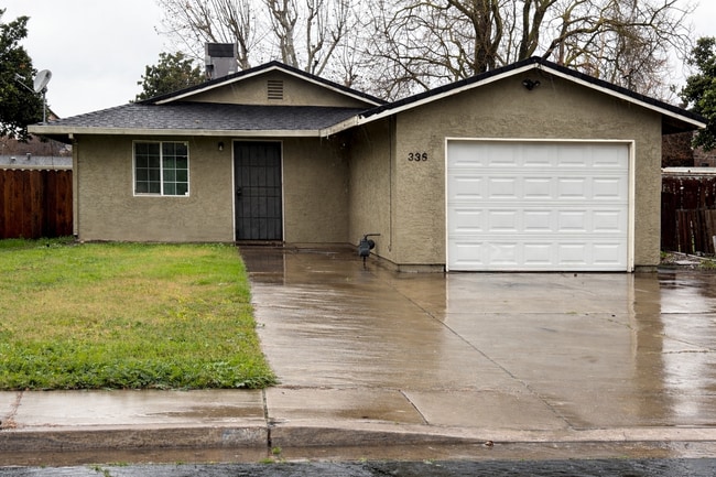 Building Photo - 4 bedroom 2 bath home in Livingston Ca