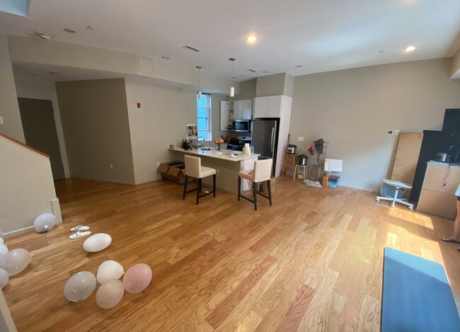 HOT ALLSTON LISTING!!!! - HOT ALLSTON LISTING!!!! Townhome