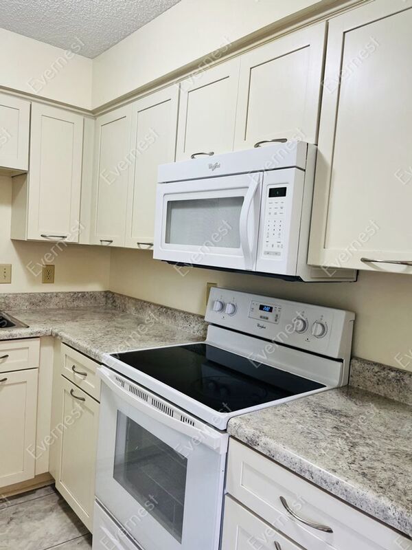 Photo - 758 Fox Ridge Dr