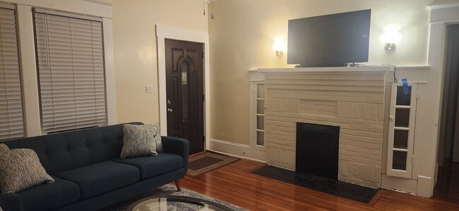 Photo - 703 W Markham Ave