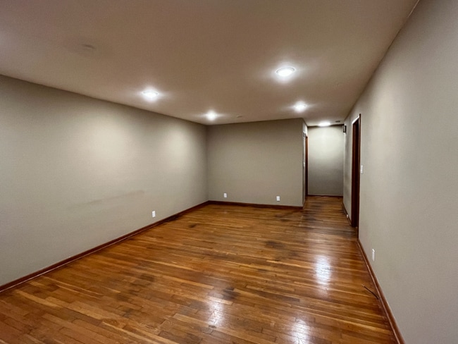 Photo - 601 E Mumford Dr