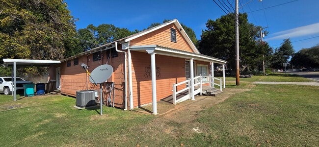 Photo - Large home on a corner lot in Ville Platte