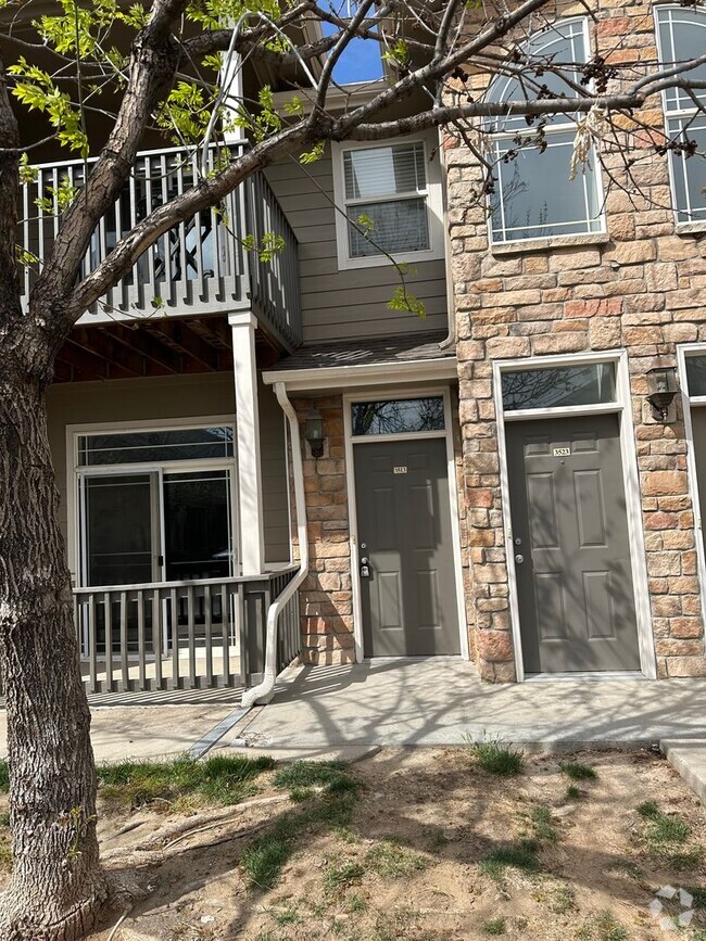 Building Photo - Mountain View Condo