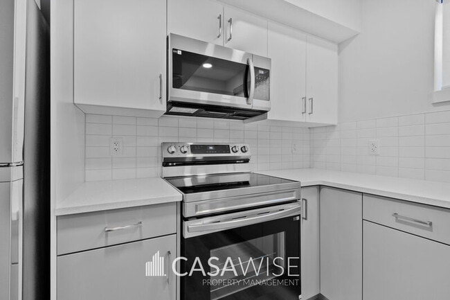 Photo - 10250-102157 157 St NW