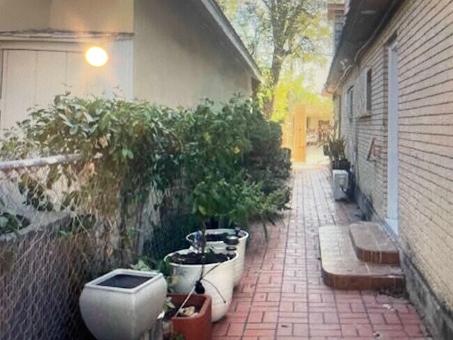 Photo - 1704 Garfield St Unidad 1