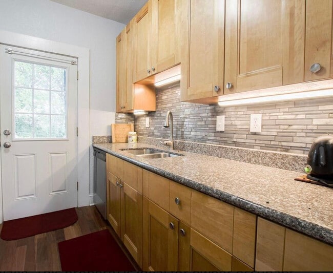 Cocina - 57 E Moler St