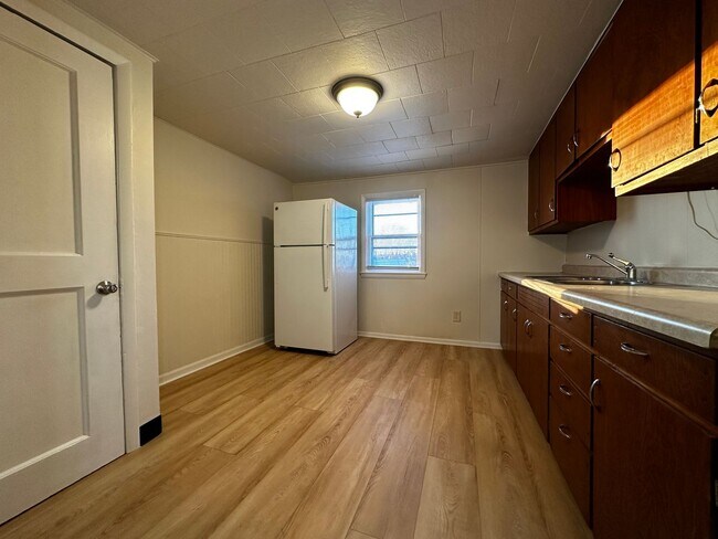 Photo - 160 Gruenwald Ave Unit Upper