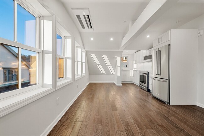 Photo - 1 School St Unit R4