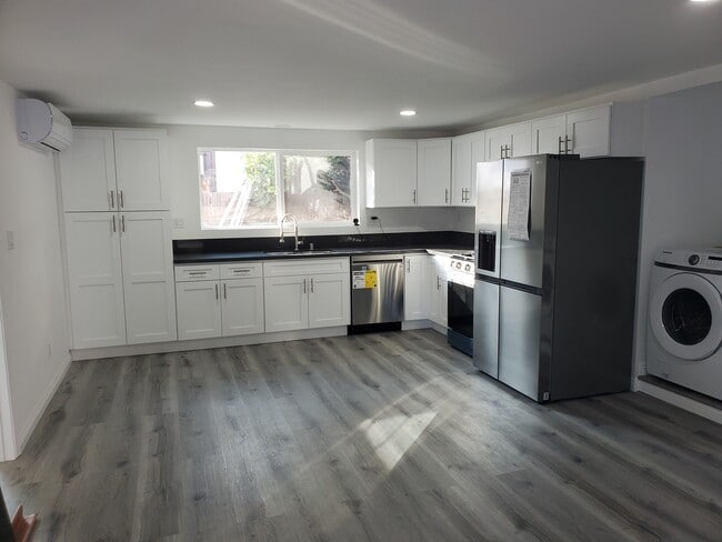 Photo - 20003 Arminta St