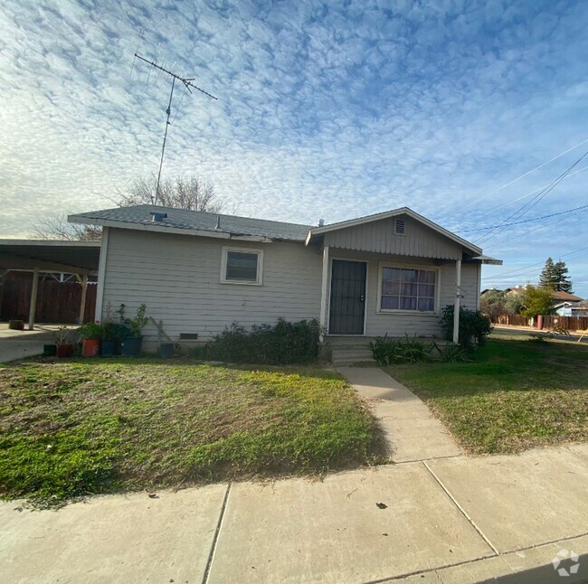 Building Photo - Cute home for rent in Woodlake, Ca