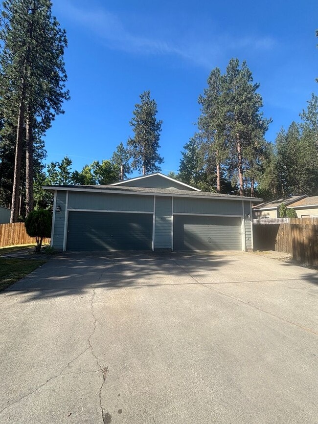 Building Photo - DUPLEX IN POST FALLS (APP#4)