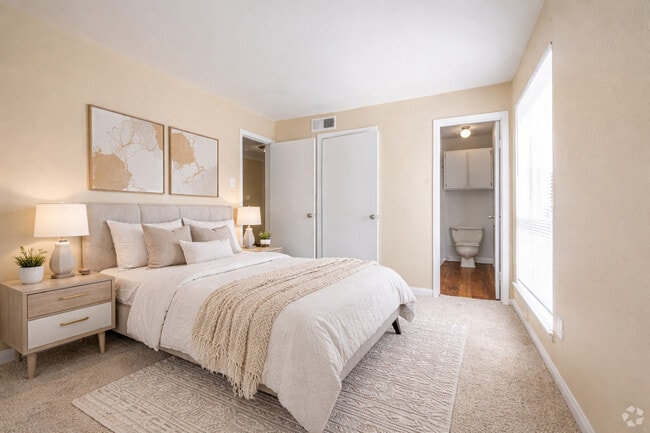 Building Photo - Venetian Apartamentos Houston