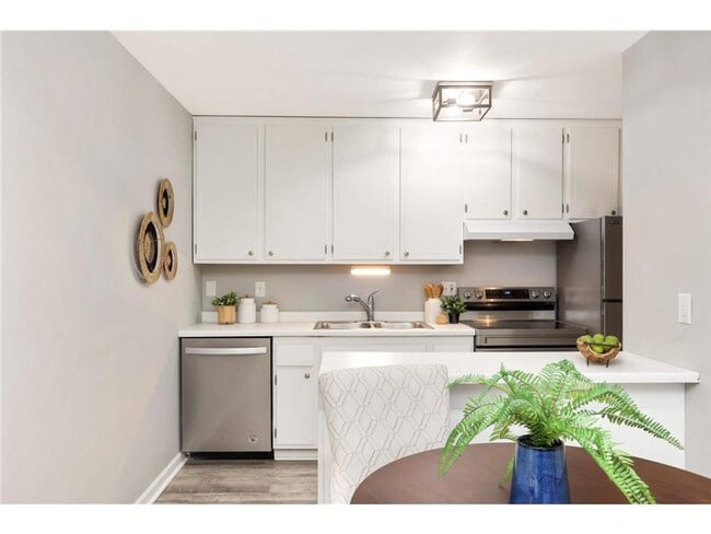 Photo - Charming 1 Bedroom Condo in the Heart of S... Unit 3