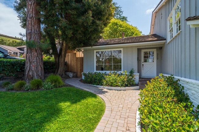 Photo - Valmonte 3 bed/3 bath Home plus guest house.