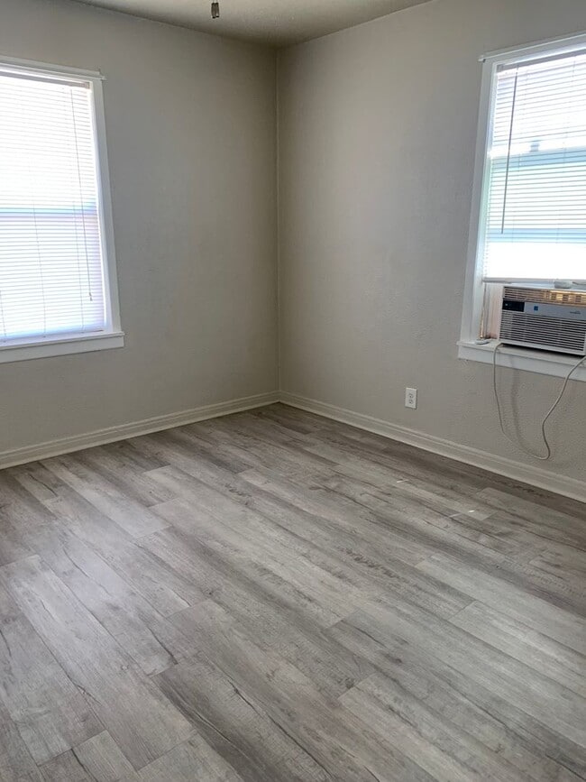 Photo - 1812 W 17th Ln