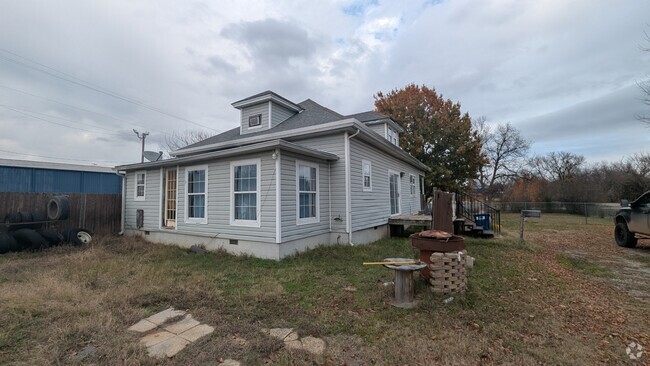 Building Photo - 710 Main St Rental