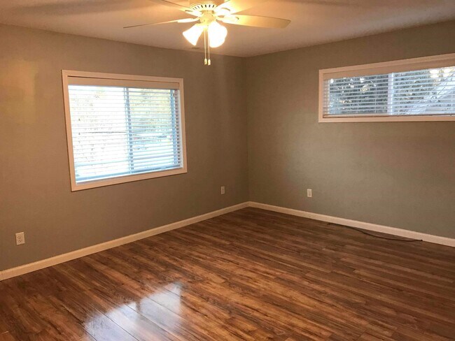 130 E Vienna St Unit 2