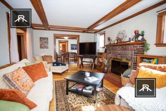 Building Photo - 3 bedroom in Brookline MA 02446 Unit 1ST Rental