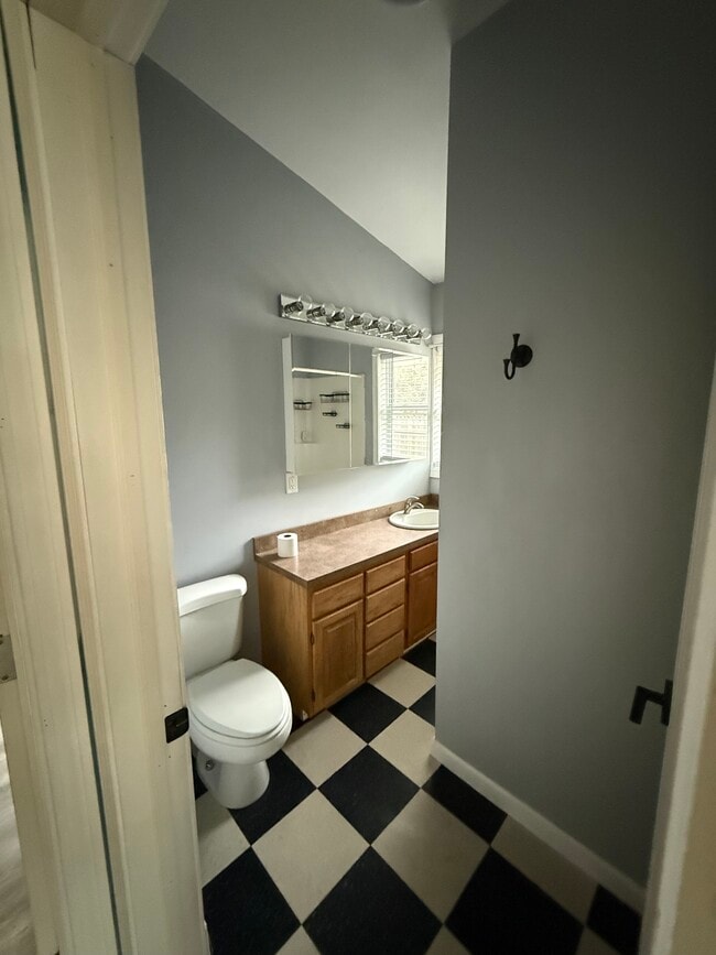 Building Photo - 158 Lake Hayward Rd