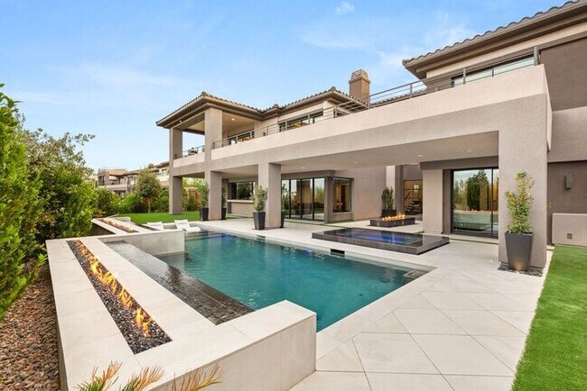 Photo - LUXURY 5 BEDROOM HOME IN THE BLUFFS