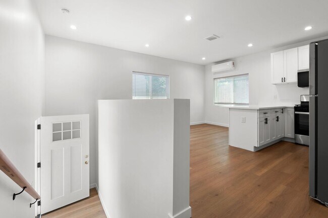 Photo - Newly Remodeled 1 Bed, 1 Bath Apartment in Prime Silver Lake! Unidad #6