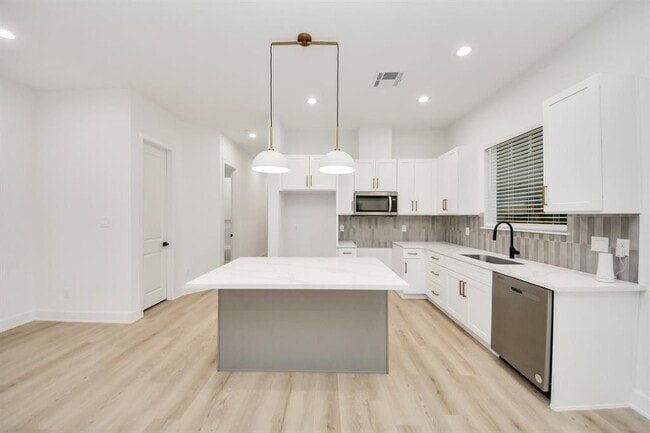 Building Photo - 5137 Pederson St Unit A Rental